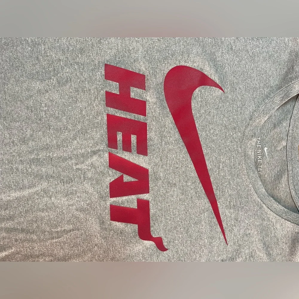 Nike Gray dri-fit shirt with the swoosh and Heat size‎ large